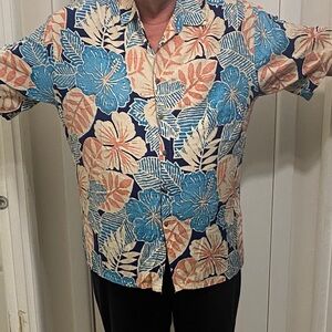 Four XXL mens button down Hawaiian shirts. Excellent condition. One Tommy Bahma